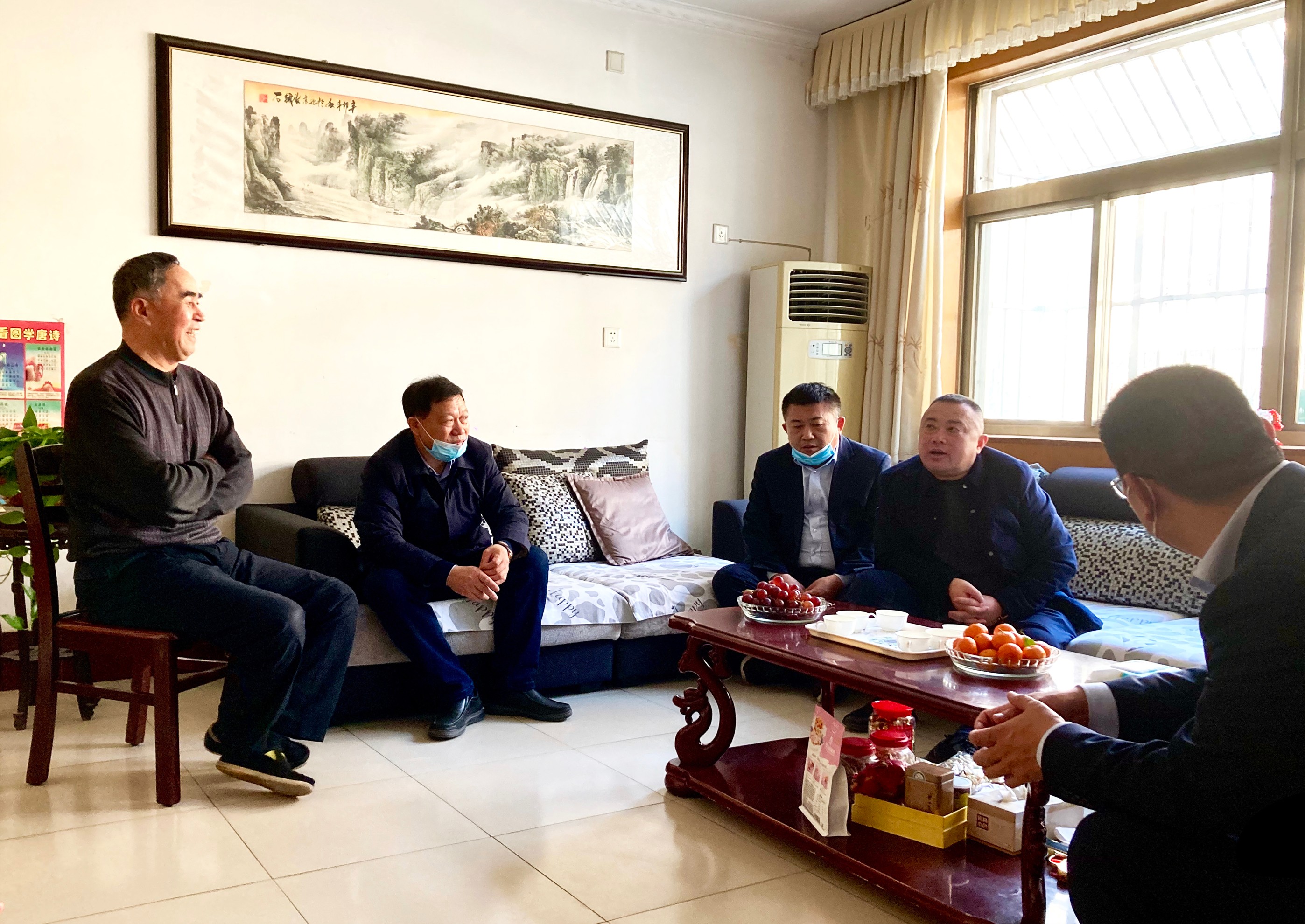 呂乃濤董事長(zhǎng)走訪慰問(wèn)困難家庭和退休員工